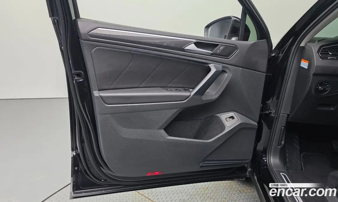 Volkswagen Tiguan 2022 2.0 автомат (гидро), фото 14 Volkswagen Tiguan 2022 2.0 автомат (гидро), фото 14