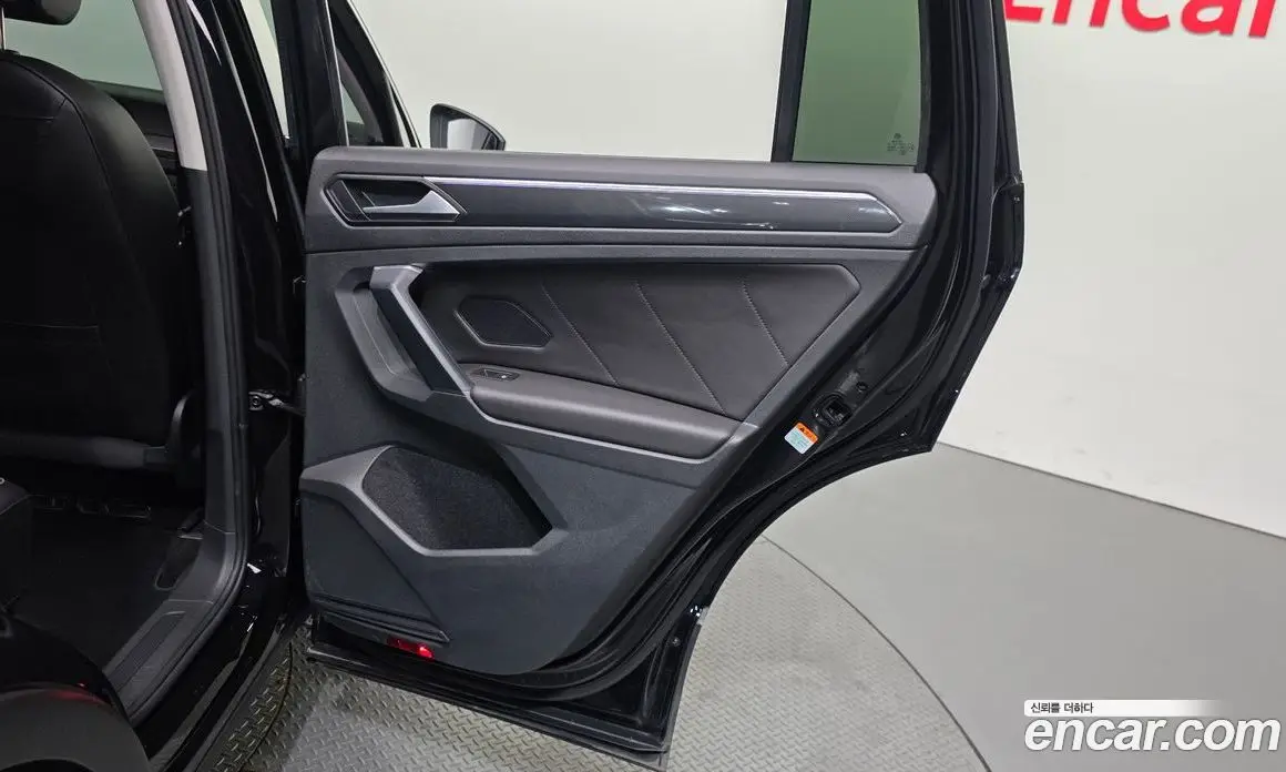 Volkswagen Tiguan 2022 2.0 автомат (гидро), фото 15 Volkswagen Tiguan 2022 2.0 автомат (гидро), фото 15