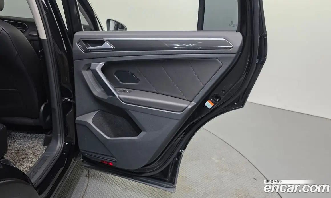 Volkswagen Tiguan 2022 2.0 автомат (гидро), фото 15 Volkswagen Tiguan 2022 2.0 автомат (гидро), фото 15