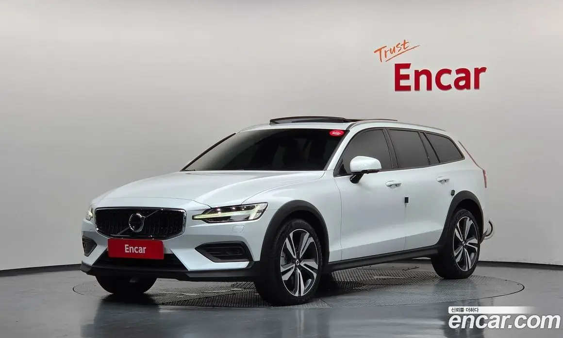 Volvo V60 2021 2.0 автомат (гидро), фото 1 Volvo V60 2021 2.0 автомат (гидро), фото 1