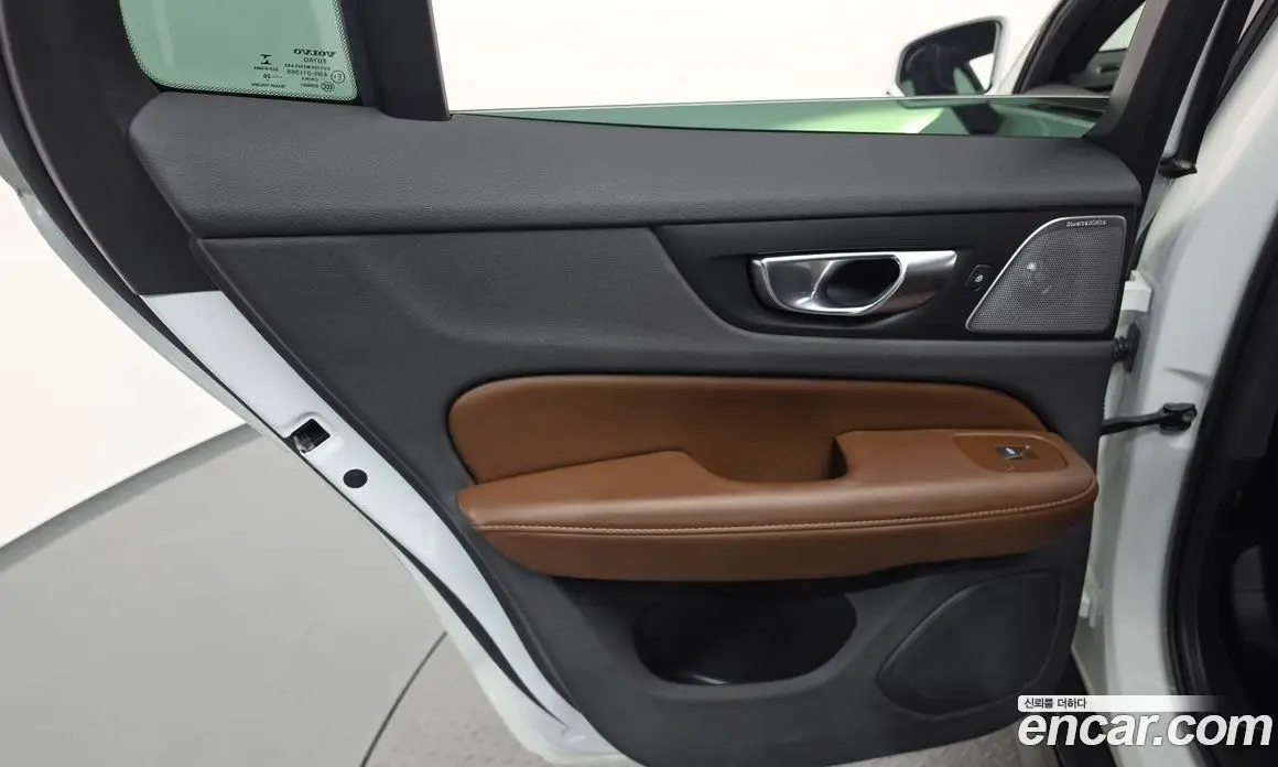Volvo V60 2021 2.0 автомат (гидро), фото 15 Volvo V60 2021 2.0 автомат (гидро), фото 15