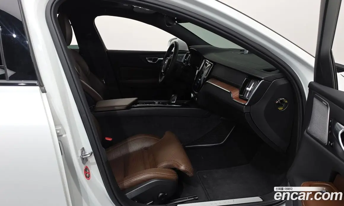 Volvo V60 2021 2.0 автомат (гидро), фото 16 Volvo V60 2021 2.0 автомат (гидро), фото 16
