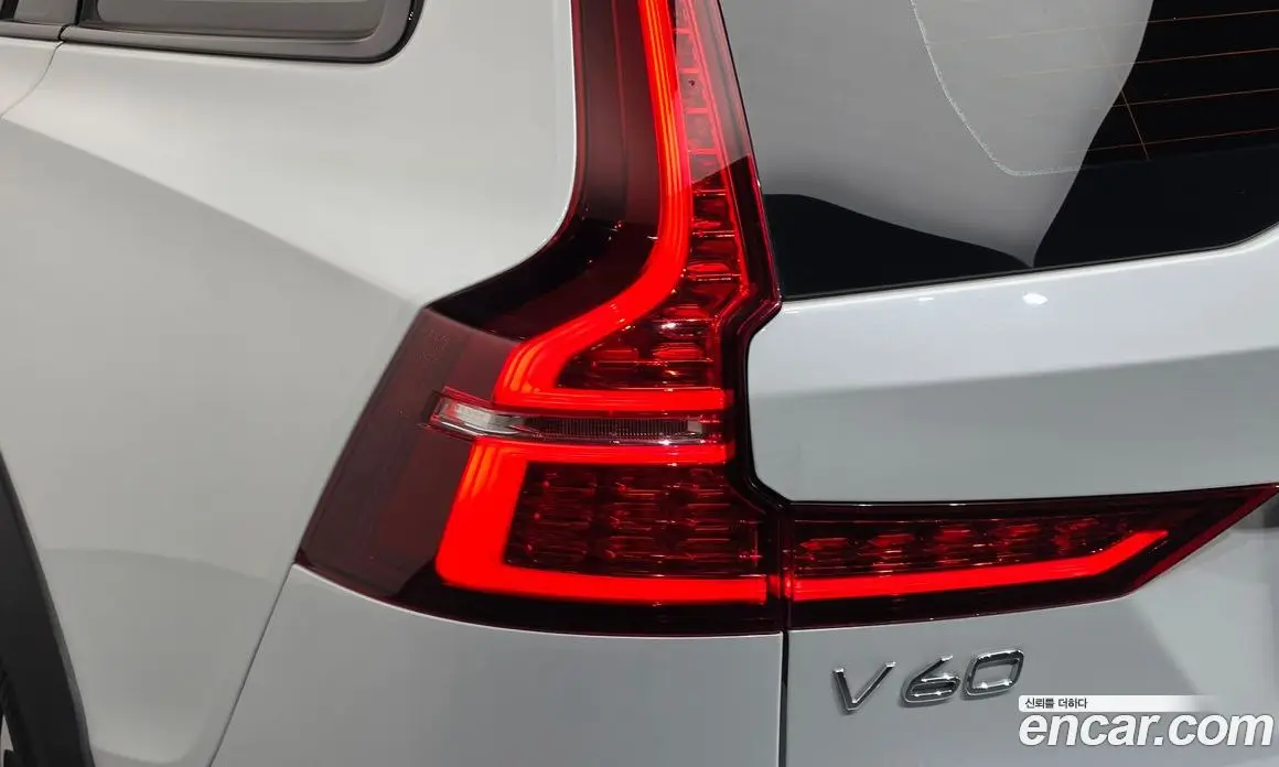 Volvo V60 2021 2.0 автомат (гидро), фото 9 Volvo V60 2021 2.0 автомат (гидро), фото 9