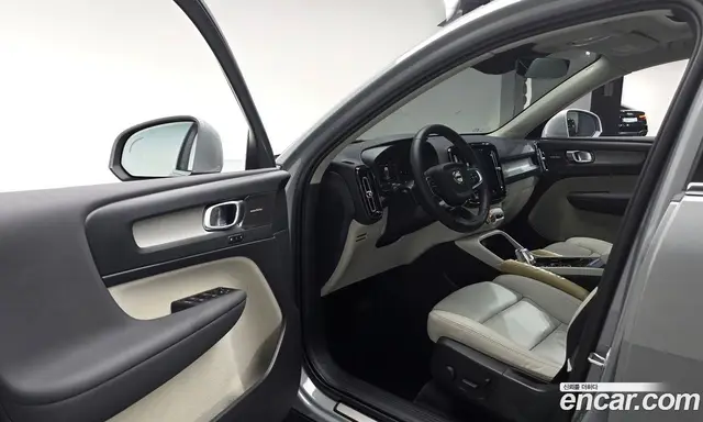 Volvo XC40 2024 2.0 автомат (гидро), миниатюра 12