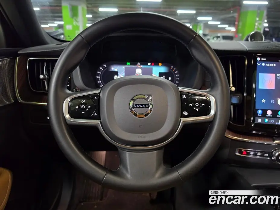 Volvo XC60 2022 2.0 автомат (гидро), фото 9 Volvo XC60 2022 2.0 автомат (гидро), фото 9