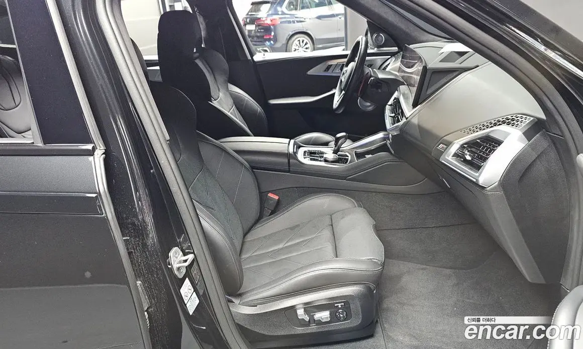 BMW XM 2023 4.4 автомат (гидро), фото 13