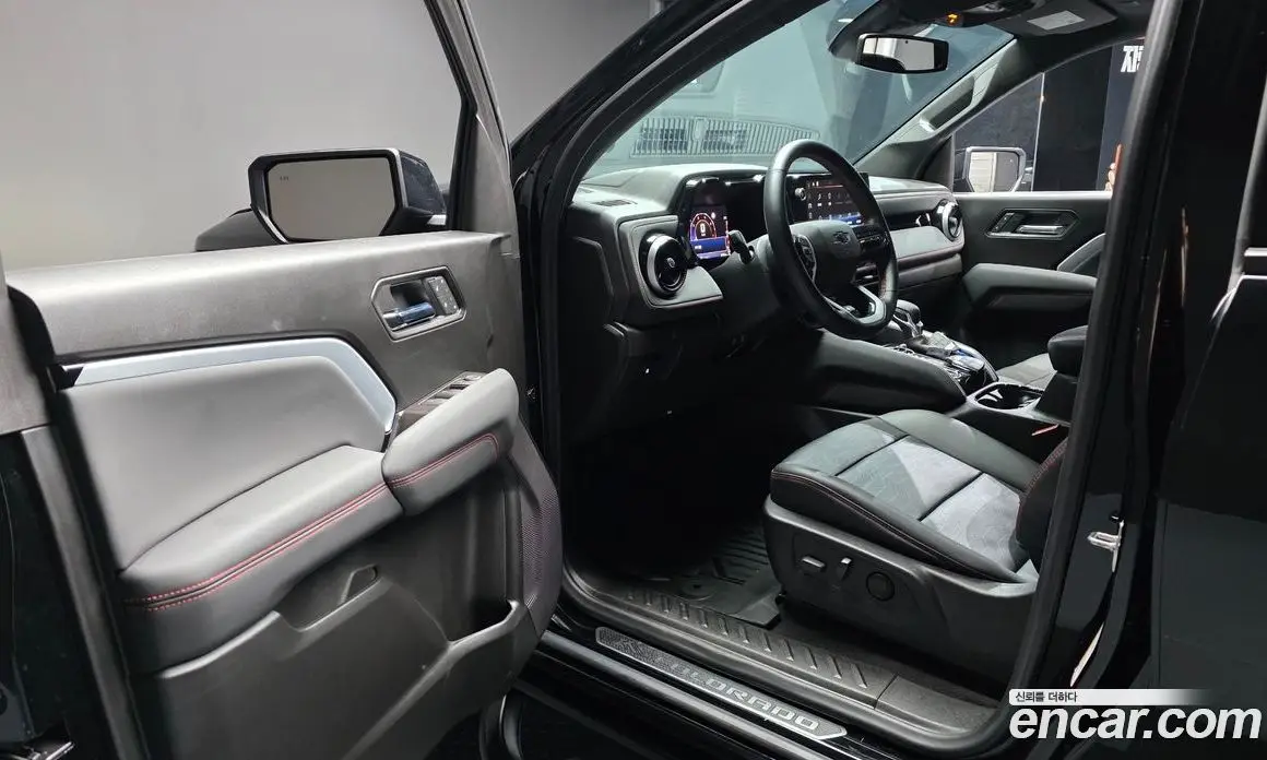 Chevrolet Colorado 2023 2.7 автомат (гидро), фото 13