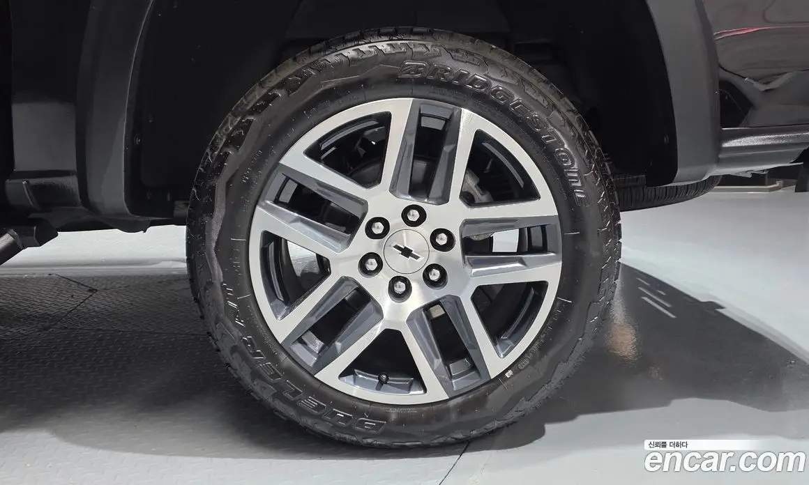 Chevrolet Colorado 2023 2.7 автомат (гидро), фото 7
