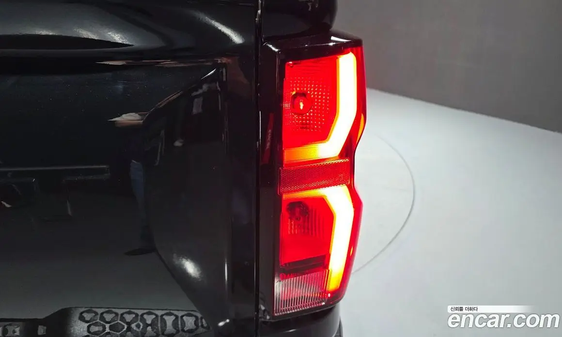 Chevrolet Colorado 2023 2.7 автомат (гидро), фото 9
