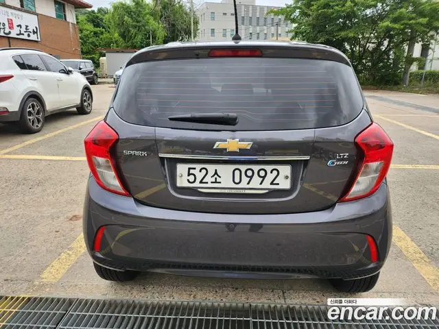 Chevrolet Spark 2016 1.0 автомат (вариатор), миниатюра 4
