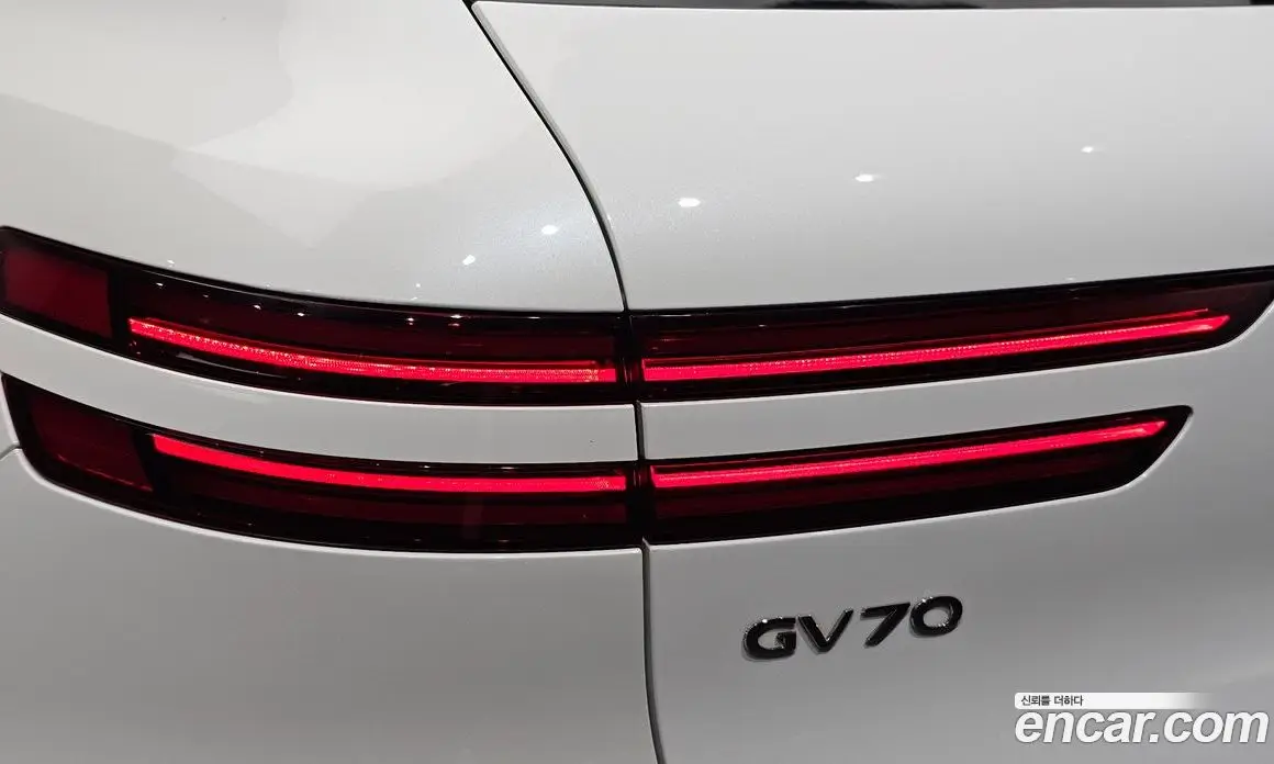 Genesis GV70 2022 2.5 автомат (гидро), фото 9 Genesis GV70 2022 2.5 автомат (гидро), фото 9