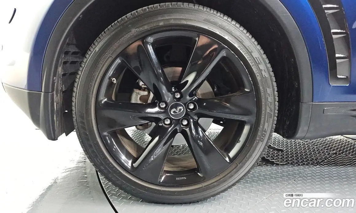 Infiniti QX70 2017 3.7 автомат (гидро), фото 5 Infiniti QX70 2017 3.7 автомат (гидро), фото 5