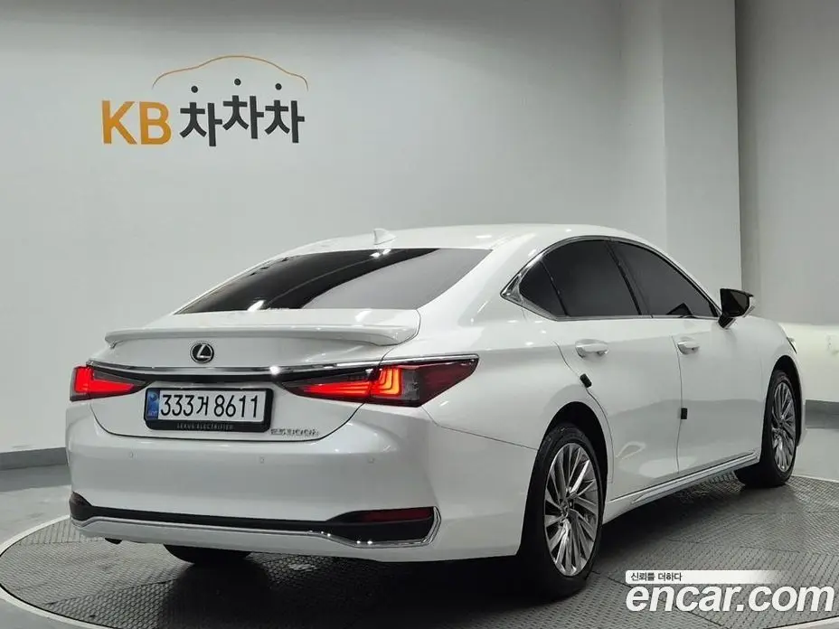 Lexus ES 2026 2.5 автомат (гидро), фото 3
