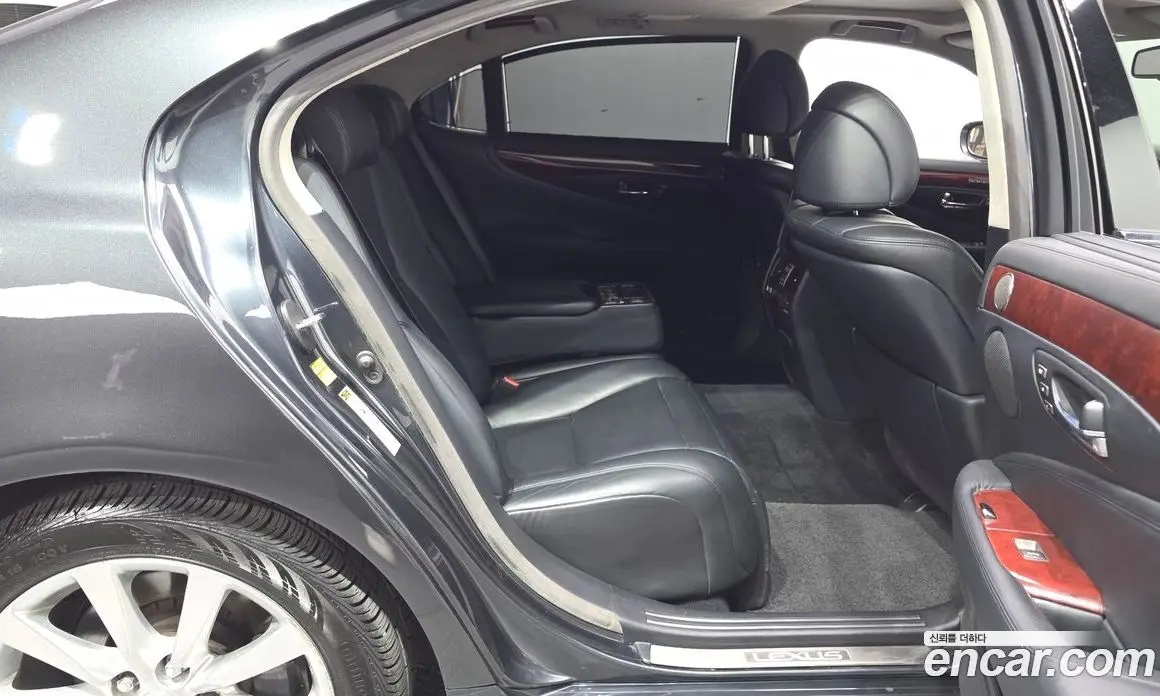 Lexus LS 2010 5.0 автомат (гидро), фото 12 Lexus LS 2010 5.0 автомат (гидро), фото 12