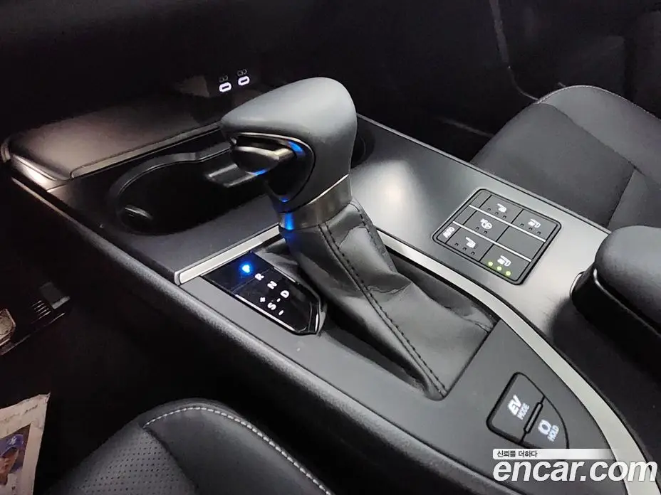 Lexus UX 2023 2.0 автомат (вариатор), фото 9 Lexus UX 2023 2.0 автомат (вариатор), фото 9