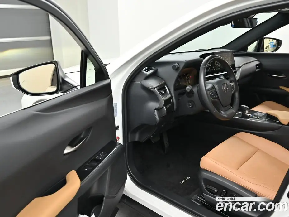 Lexus UX 2024 2.0 автомат (гидро), фото 11 Lexus UX 2024 2.0 автомат (гидро), фото 11