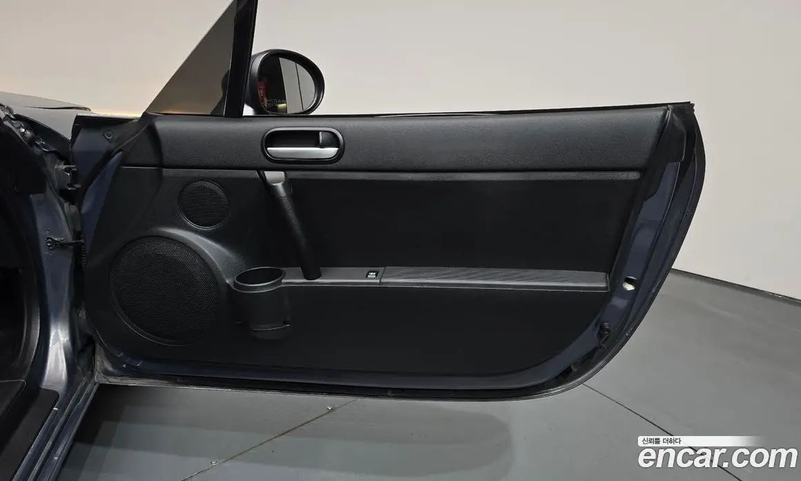 Mazda MX-5 2007 2.0 автомат (гидро), фото 13 Mazda MX-5 2007 2.0 автомат (гидро), фото 13