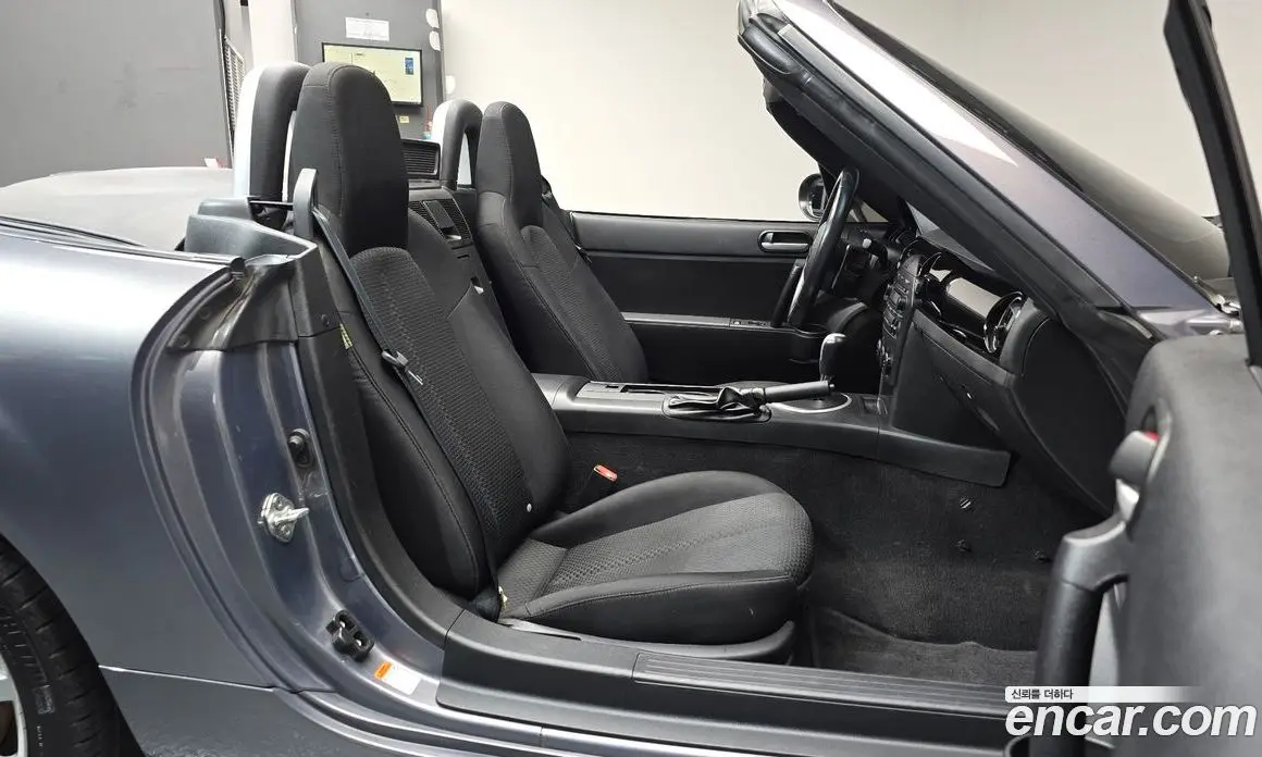 Mazda MX-5 2007 2.0 автомат (гидро), фото 16 Mazda MX-5 2007 2.0 автомат (гидро), фото 16