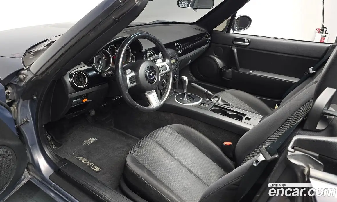 Mazda MX-5 2007 2.0 автомат (гидро), фото 17 Mazda MX-5 2007 2.0 автомат (гидро), фото 17