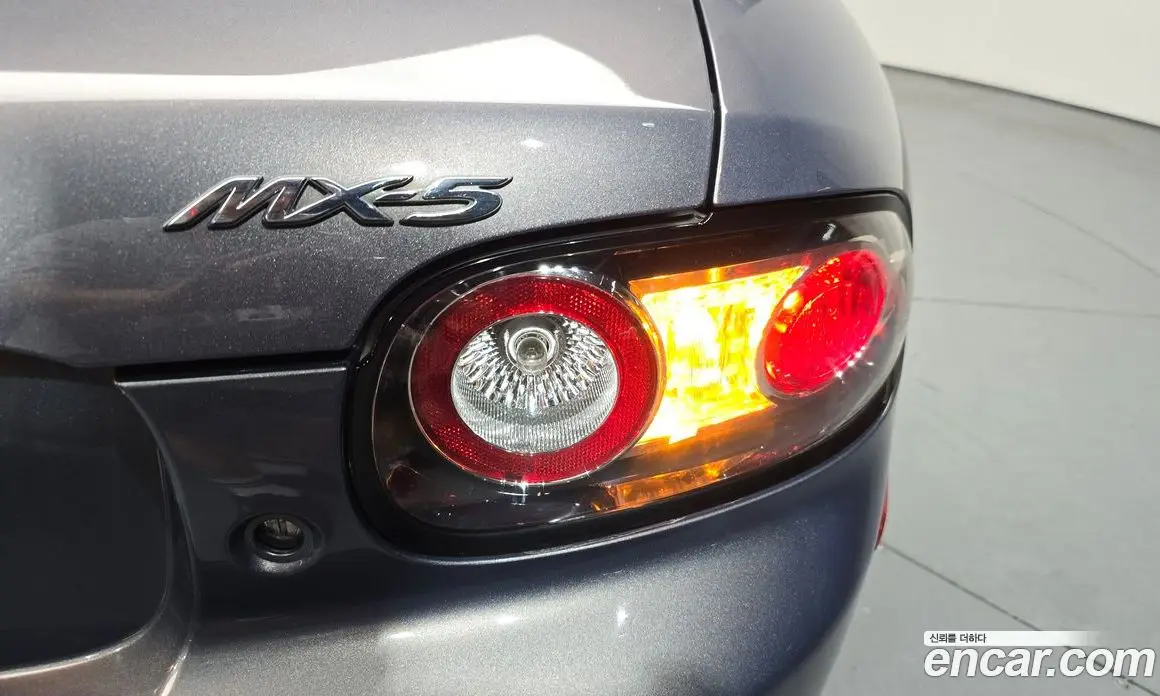 Mazda MX-5 2007 2.0 автомат (гидро), фото 8 Mazda MX-5 2007 2.0 автомат (гидро), фото 8