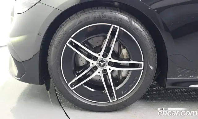 Mercedes-Benz E-Class 2025 2.0 автомат (гидро), миниатюра 5
