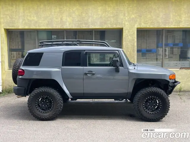 Toyota FJ Cruiser 2008 4.0 автомат (гидро), миниатюра 2 Toyota FJ Cruiser 2008 4.0 автомат (гидро), миниатюра 2