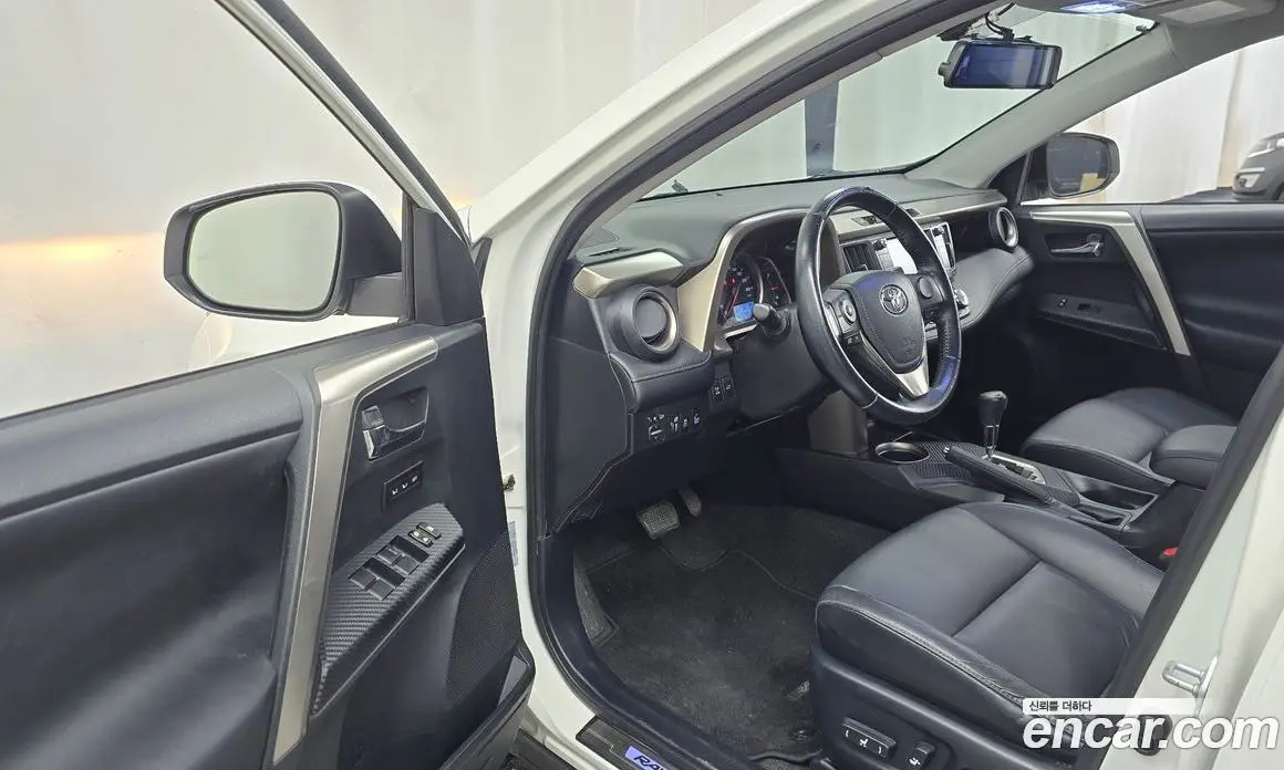 Toyota RAV4 2014 2.5 автомат (гидро), фото 10 Toyota RAV4 2014 2.5 автомат (гидро), фото 10