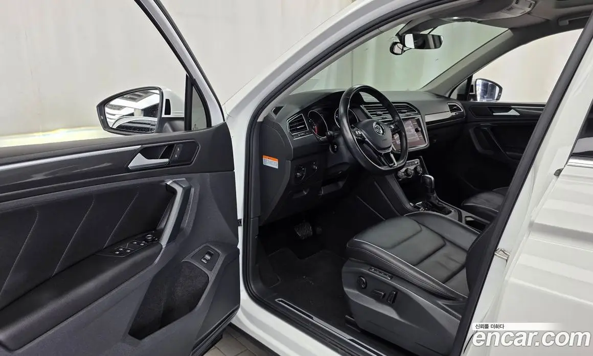 Volkswagen Tiguan 2019 2.0 автомат (гидро), фото 13 Volkswagen Tiguan 2019 2.0 автомат (гидро), фото 13