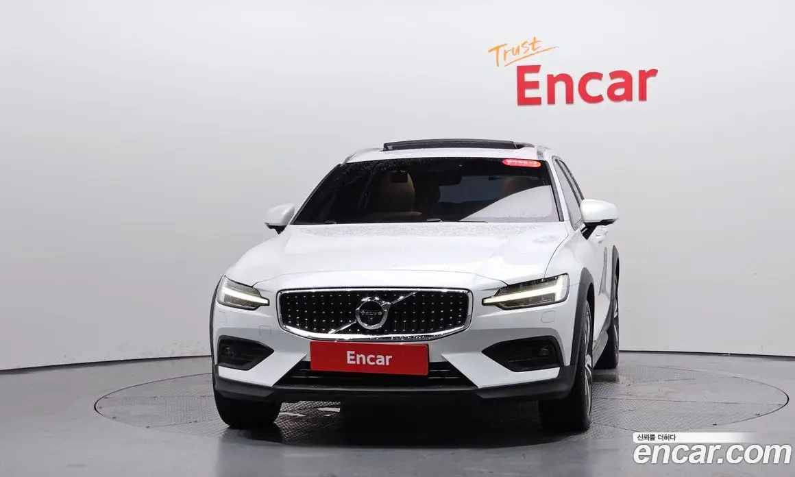 Volvo V60 2019 2.0 автомат (гидро), фото 2 Volvo V60 2019 2.0 автомат (гидро), фото 2