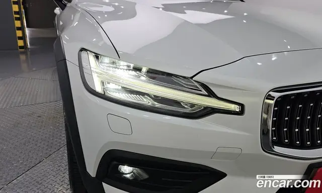 Volvo V60 2019 2.0 автомат (гидро), миниатюра 7 Volvo V60 2019 2.0 автомат (гидро), миниатюра 7