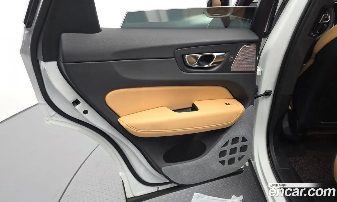 Volvo XC60 2024 2.0 автомат (гидро), фото 15 Volvo XC60 2024 2.0 автомат (гидро), фото 15