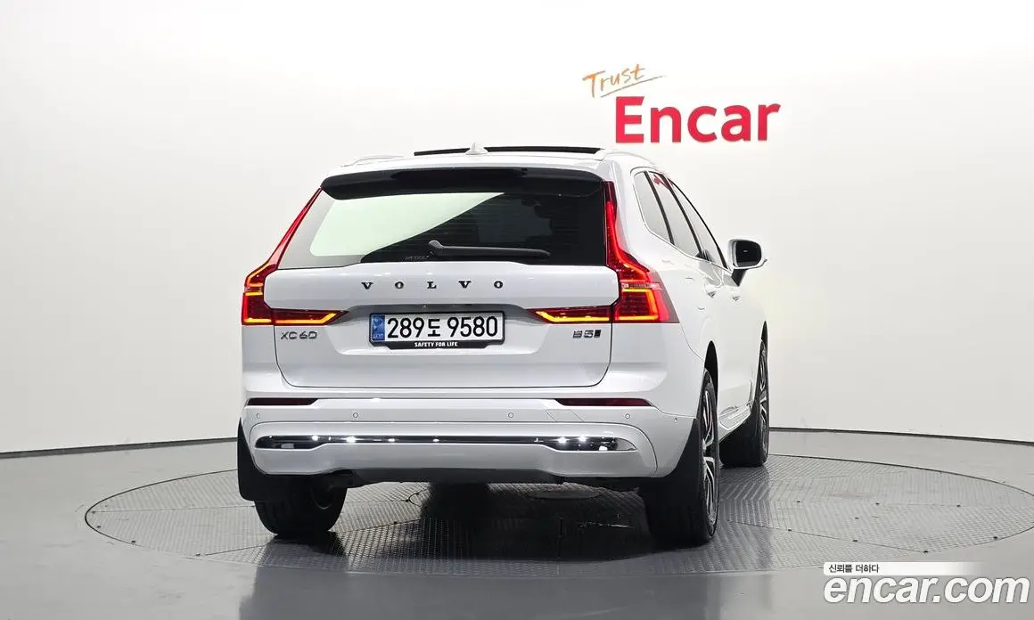 Volvo XC60 2024 2.0 автомат (гидро), фото 4 Volvo XC60 2024 2.0 автомат (гидро), фото 4