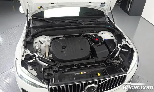 Volvo XC60 2024 2.0 автомат (гидро), миниатюра 6 Volvo XC60 2024 2.0 автомат (гидро), миниатюра 6