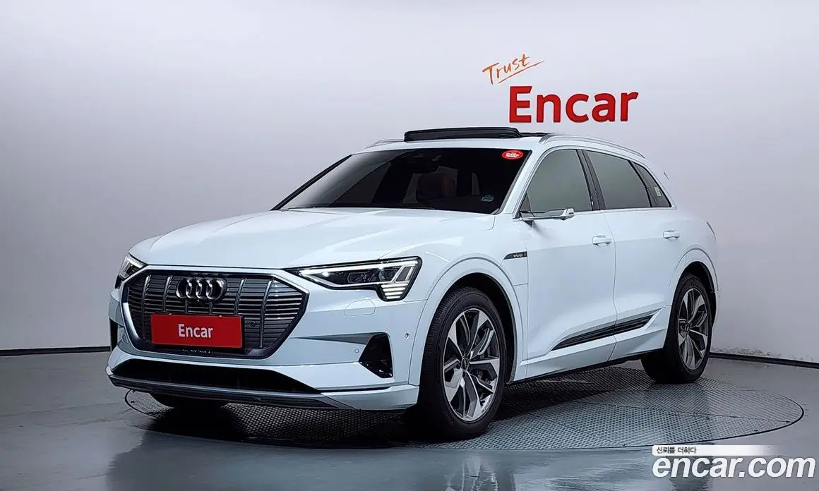 Audi e-tron 2021 0.2 автомат (гидро), фото 1 Audi e-tron 2021 0.2 автомат (гидро), фото 1