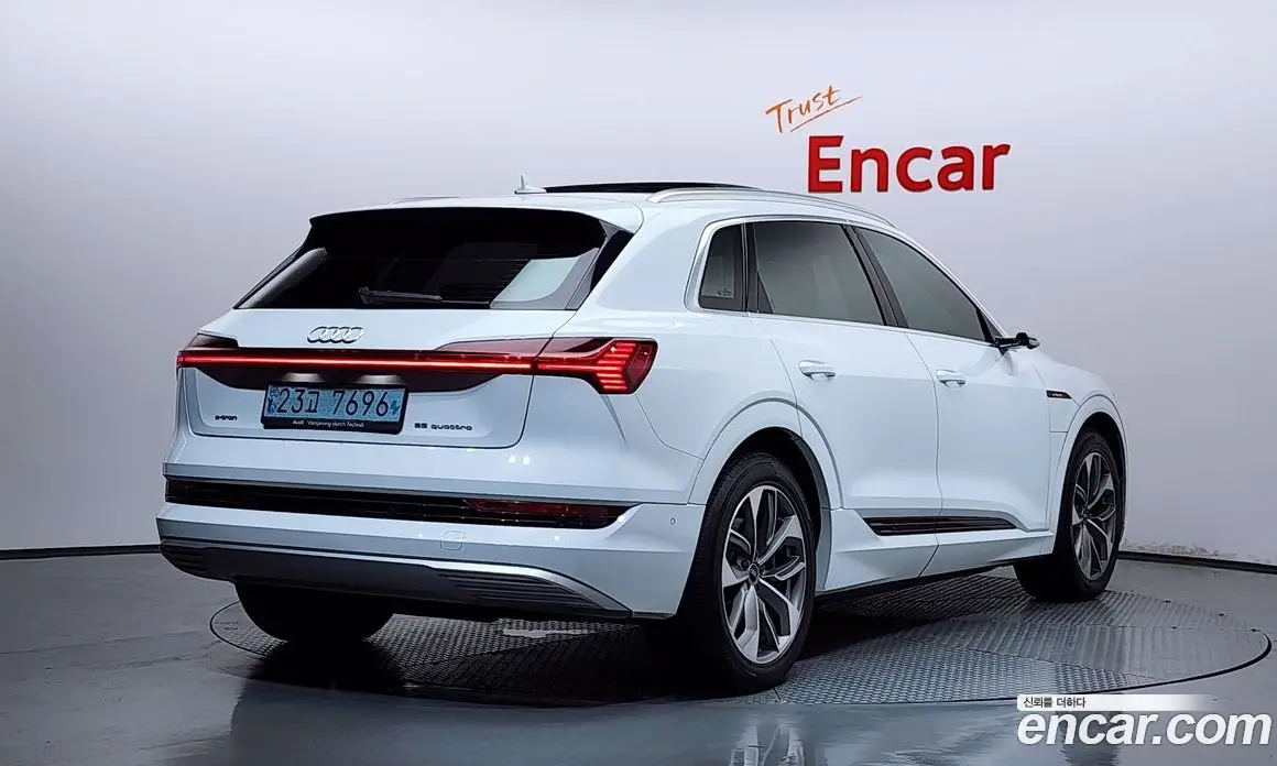 Audi e-tron 2021 0.2 автомат (гидро), фото 2 Audi e-tron 2021 0.2 автомат (гидро), фото 2