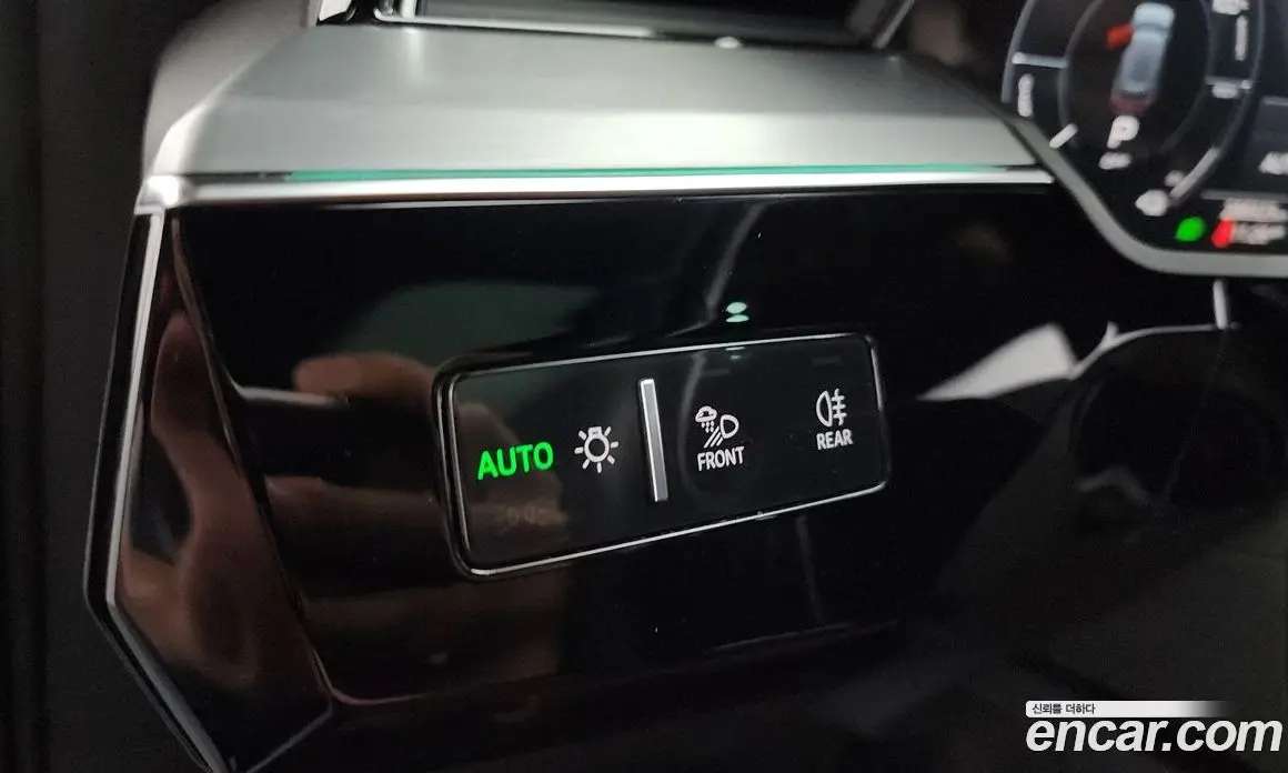 Audi e-tron 2021 0.2 автомат (гидро), фото 20 Audi e-tron 2021 0.2 автомат (гидро), фото 20