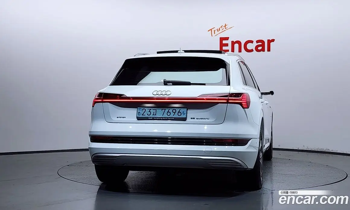 Audi e-tron 2021 0.2 автомат (гидро), фото 4 Audi e-tron 2021 0.2 автомат (гидро), фото 4
