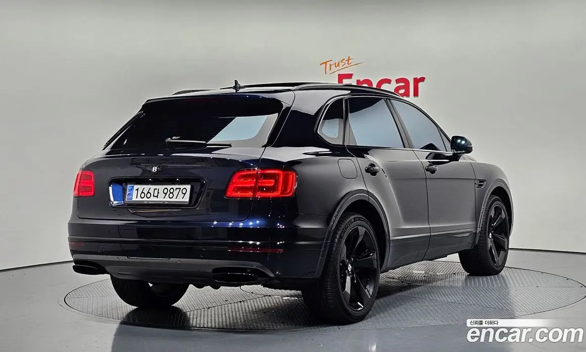 Bentley Bentayga 2018 6.0 автомат (гидро), фото 2 Bentley Bentayga 2018 6.0 автомат (гидро), фото 2
