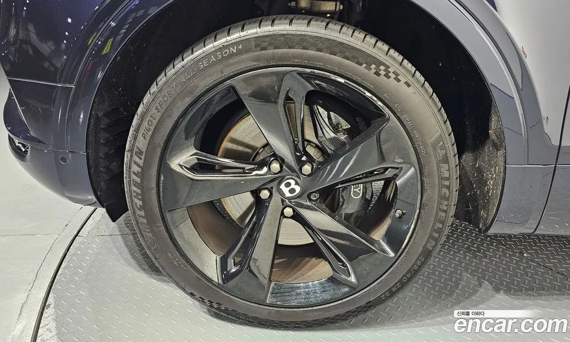 Bentley Bentayga 2018 6.0 автомат (гидро), фото 5 Bentley Bentayga 2018 6.0 автомат (гидро), фото 5
