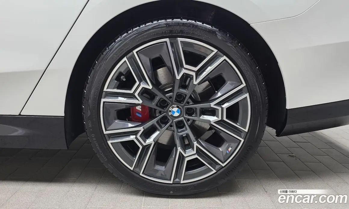 BMW 5 серия 2025 2.0 автомат (гидро), фото 25 BMW 5 серия 2025 2.0 автомат (гидро), фото 25