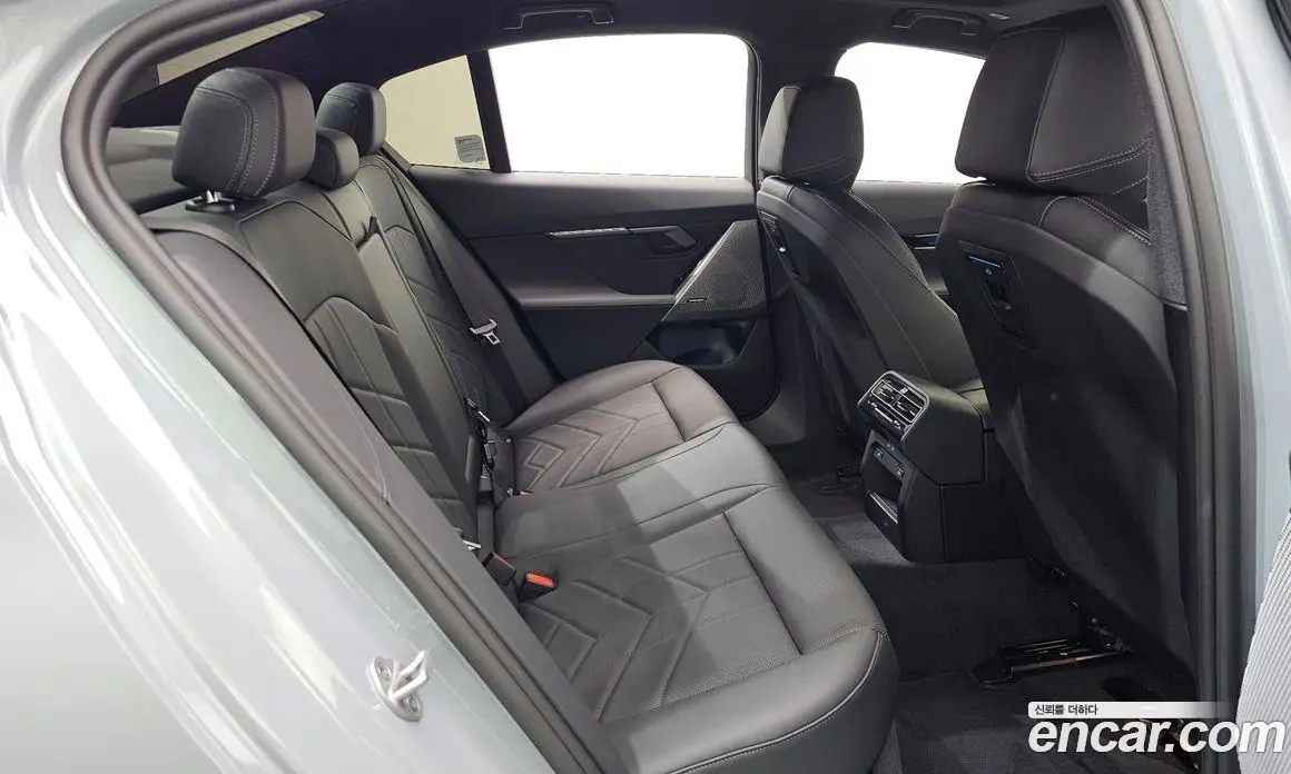 BMW 5 серия 2025 2.0 автомат (гидро), фото 18 BMW 5 серия 2025 2.0 автомат (гидро), фото 18