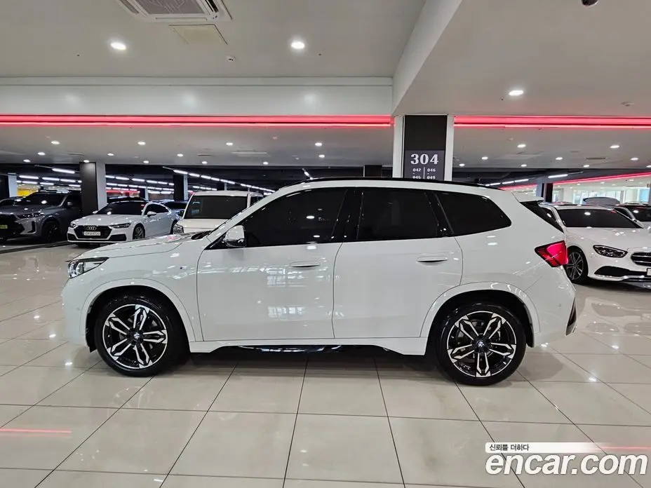 BMW X1 2023 2.0 автомат (гидро), фото 20