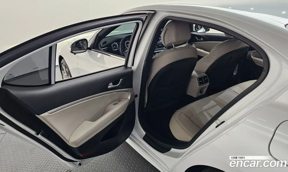 Genesis G70 2022 2.0 автомат (гидро), фото 12 Genesis G70 2022 2.0 автомат (гидро), фото 12