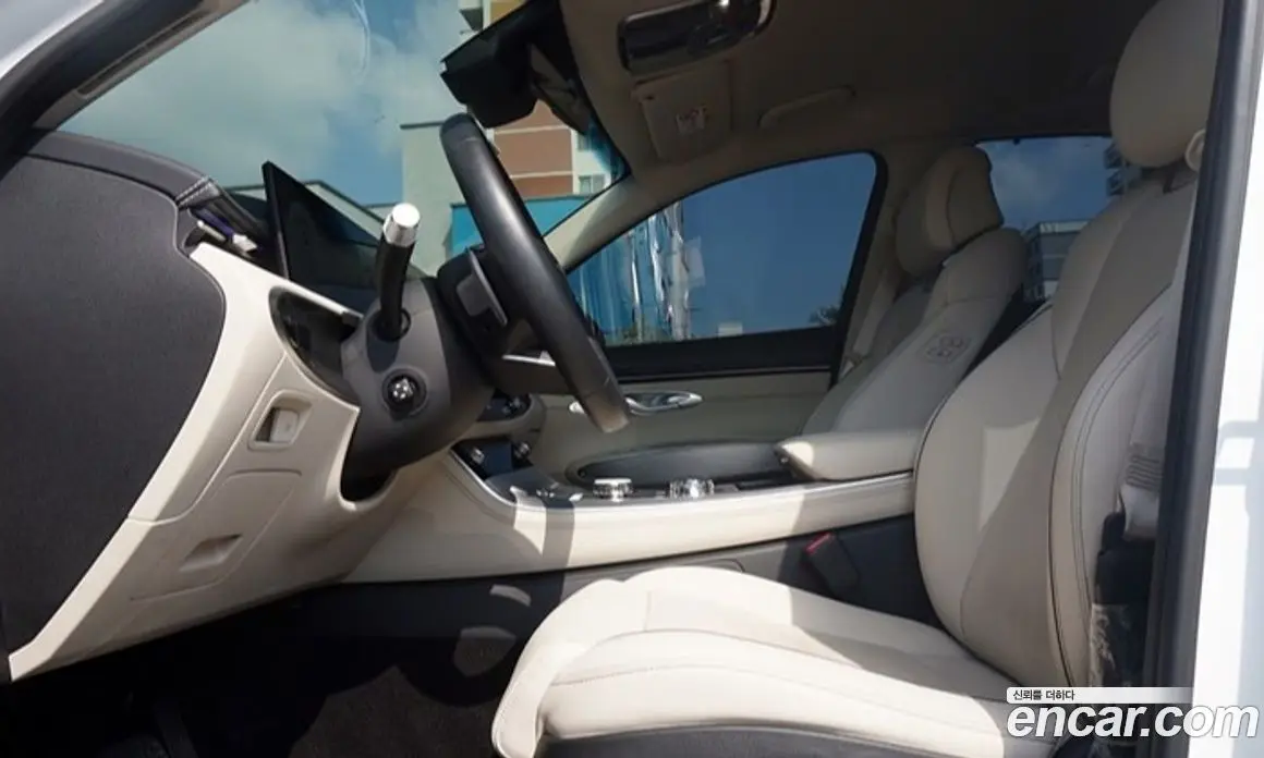 Genesis GV70 2025 2.5 автомат (гидро), фото 9 Genesis GV70 2025 2.5 автомат (гидро), фото 9