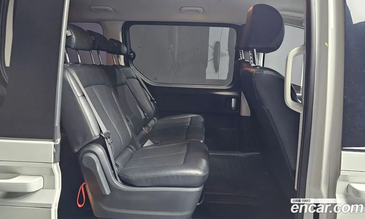 Hyundai Staria 2021 2.2 автомат (гидро), фото 11
