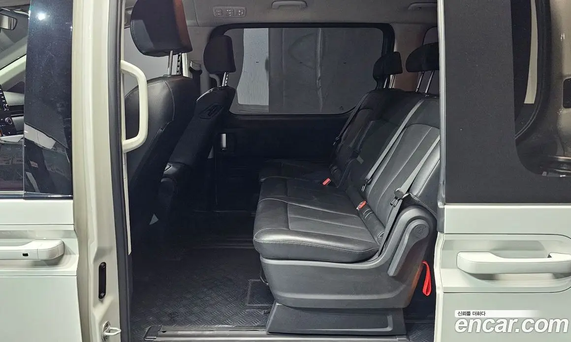 Hyundai Staria 2021 2.2 автомат (гидро), фото 12
