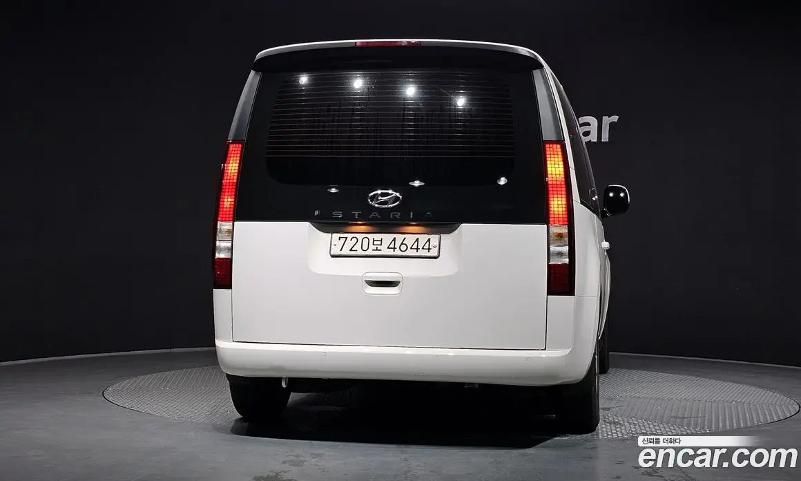 Hyundai Staria 2021 2.2 автомат (гидро), фото 4