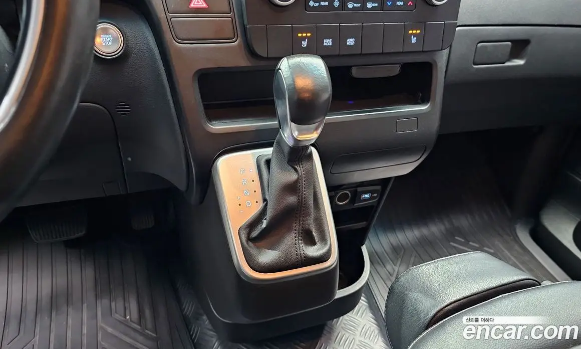 Hyundai Staria 2021 2.2 автомат (гидро), фото 9