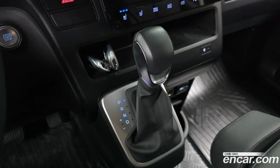 Hyundai Staria 2023 2.2 автомат (гидро), фото 12