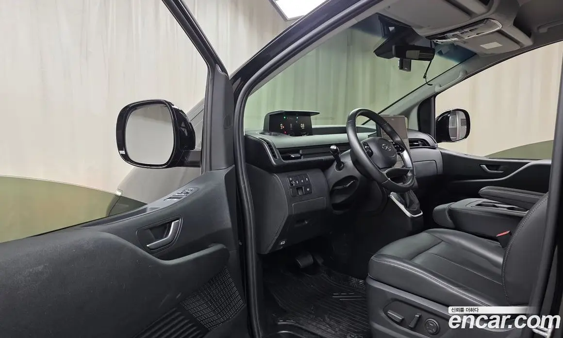Hyundai Staria 2023 2.2 автомат (гидро), фото 13